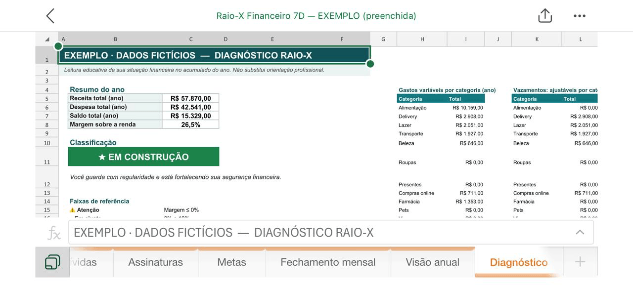 Tela inteira do celular deitado com o aplicativo do Excel aberto na aba Diagnóstico Raio-X do arquivo EXEMPLO: Resumo do ano, classificação Em construção, gastos variáveis por categoria e a barra inferior de abas